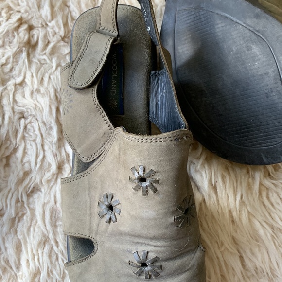 Genuine Leather Woodland sandals in army green with flower details. Size 40. - Picture 3 of 4